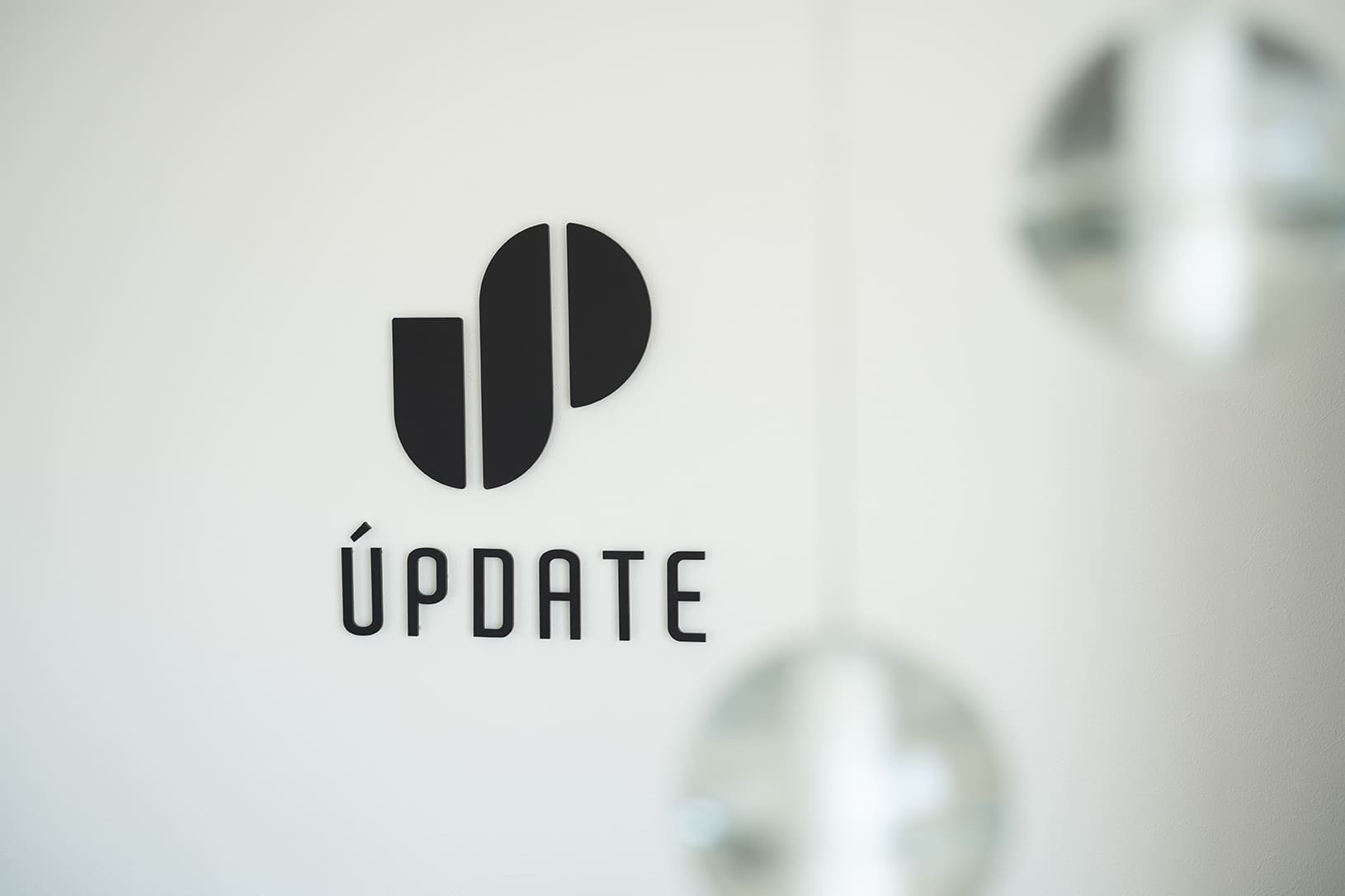 UPDATEメインビジュアルスライド