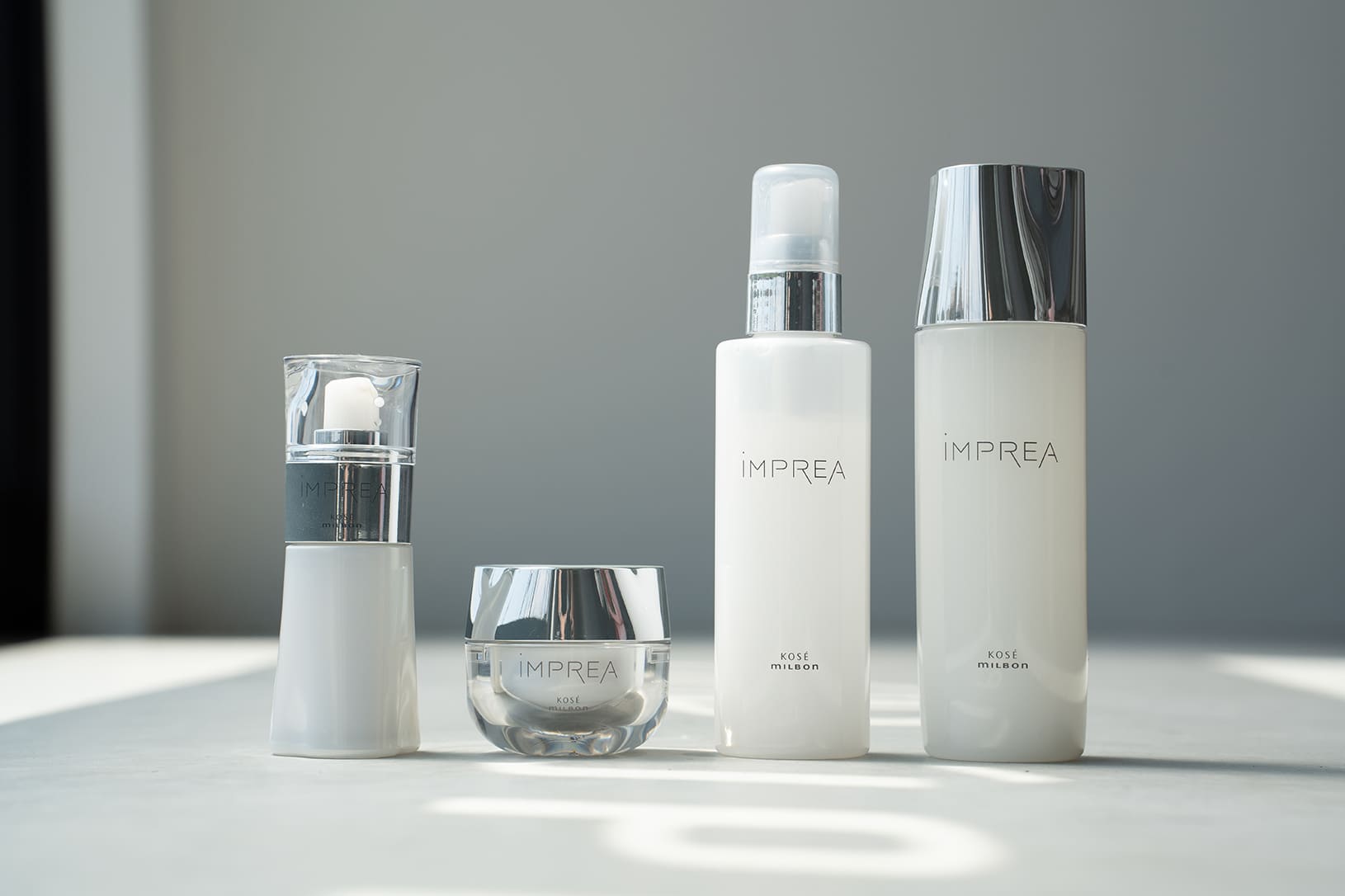 UPDATEメインビジュアルスライド